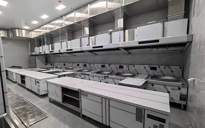 會所餐飲裝備解析:專業(yè)廚具的重要性